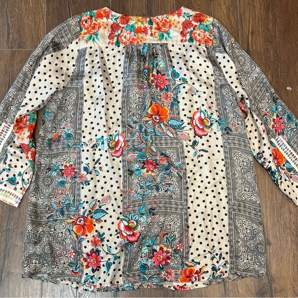 Johnny Was Forever Giselle 100% Silk Embroidered Floral Women's Top Blouse SZ LG - Picture 8 of 8